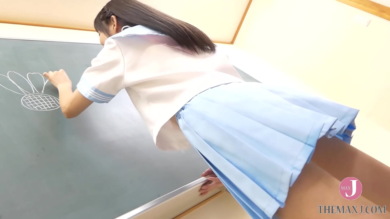 Take off your uniform at and expose your bare skin. [HIGR-009]