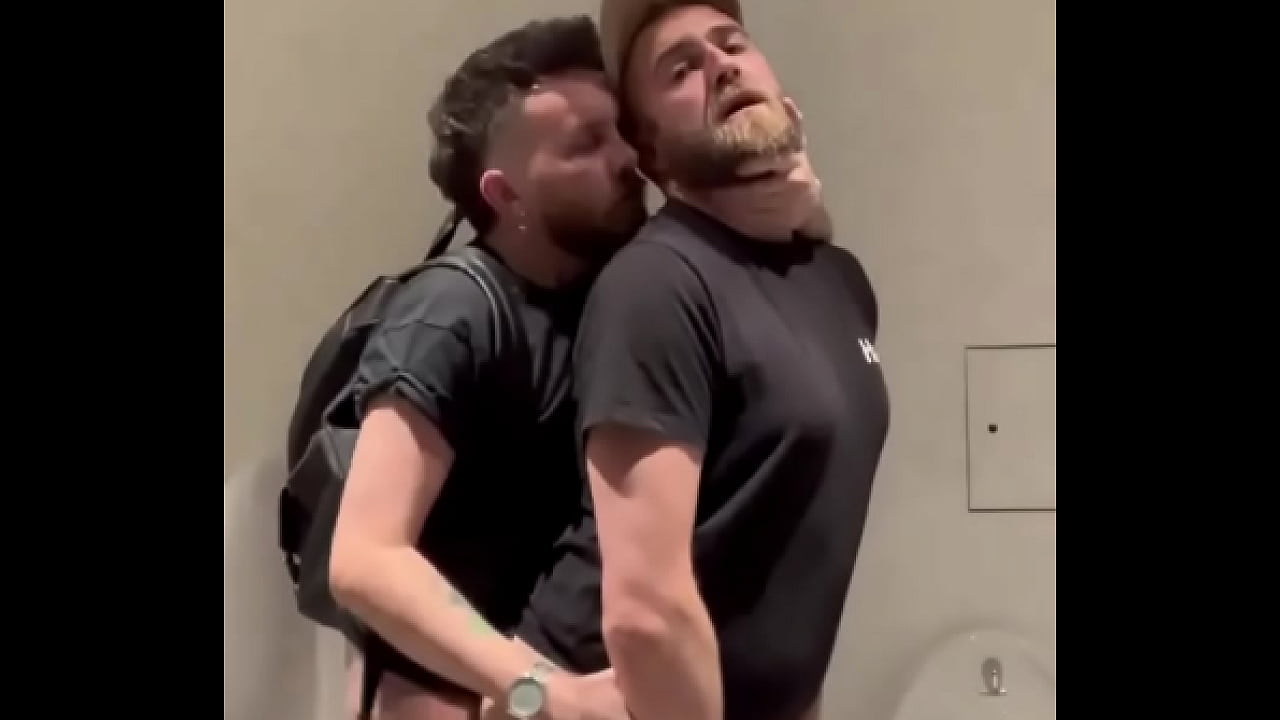 Public bareback balls deep fucking with LDNcruisingboy.  He pounded me so good & proper loaded my ass. Love how cl...