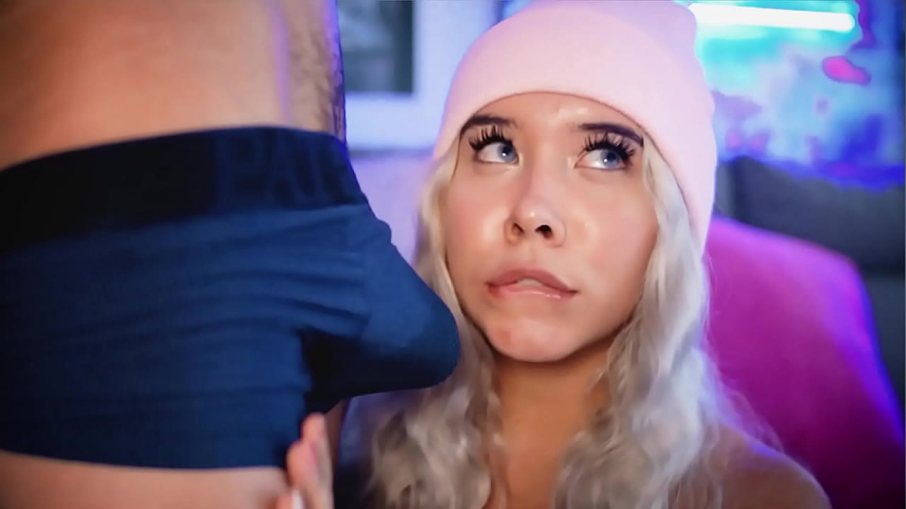 Sexy Colombian with an angelic face needs to suck a good cock every day