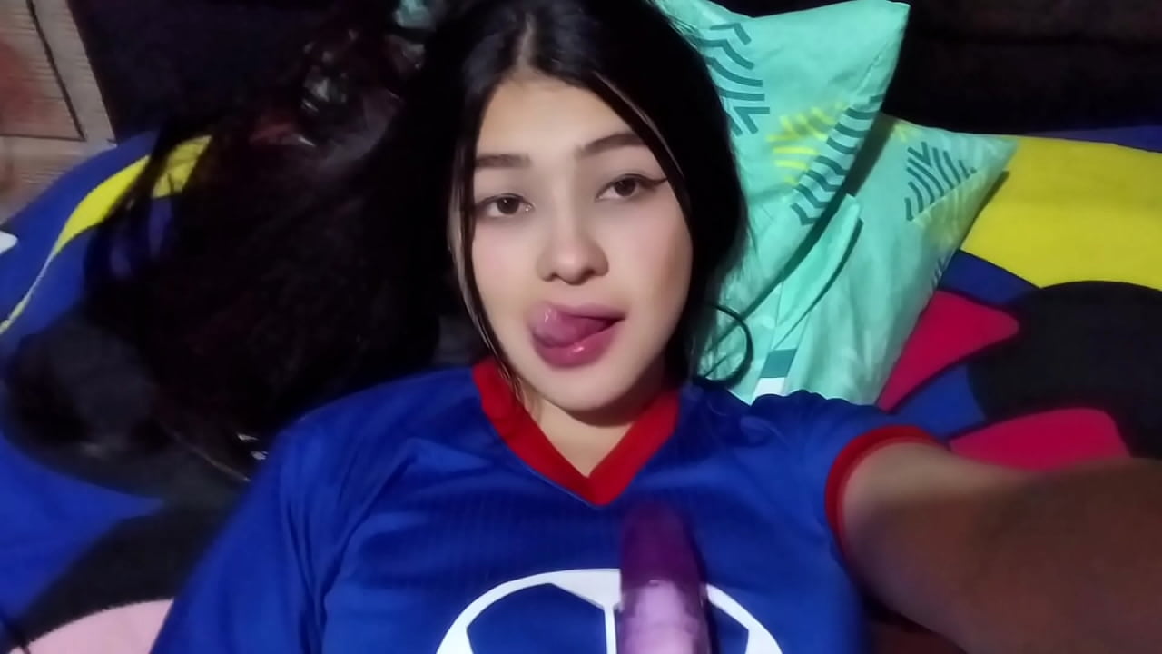 ESPER&Eacute; A QUE EL CORNUDO SALIERA DE CASA PARA DARLE MI CO&Ntilde;O A LA POLLA GRANDE( CASERO REAL)