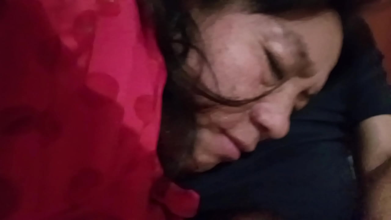 Mi madura cristiana me pide encontrarnos para tener sexo todo el dia, se escapa de la iglesia y se viene conmigo por su dosis de leche