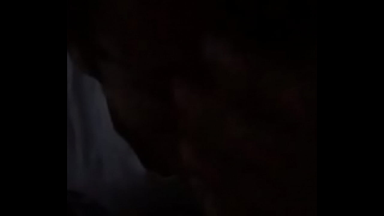 Chupando o meu pau enquanto a namorada o espera em casa