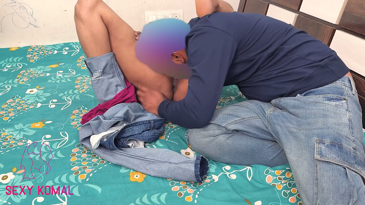 उसका पति माथा कूट रो रहा था