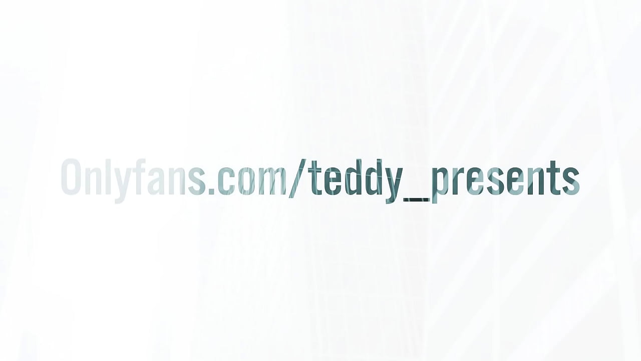/teddy presents pussy play