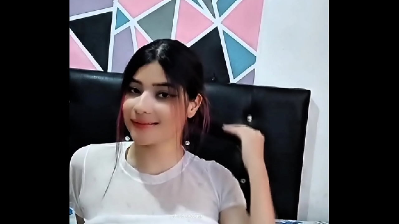 PORN ACTRESS TOUCHES HER TASTY PUSSY