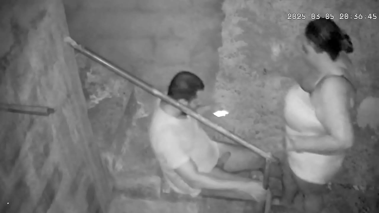 Camera escondida flagra madrasta fudendo com seu enteado