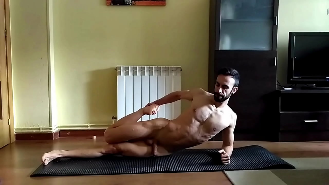 Decid&iacute; practicar Yoga sin ropa y fue excitante