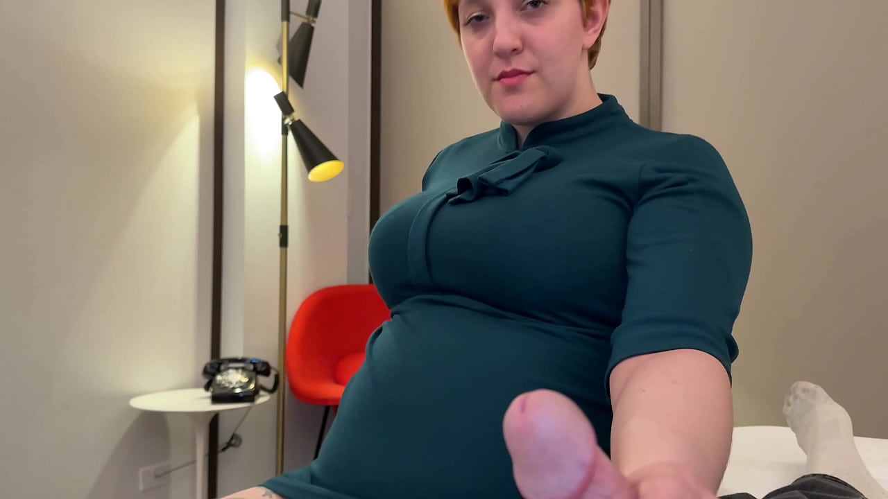 Your Assistant isn&rsquo;t wearing panties and wants your cock - Casting Curvy