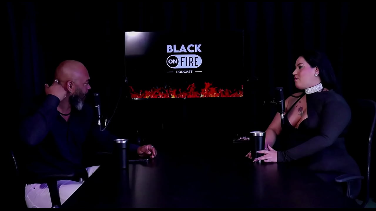 Sente tes&atilde;o por saber que est&atilde;o batendo punheta pra ela, come&ccedil;ou por pirra&ccedil;a, fez fotos nua, e seu lado vendedora... - Pri Melancia (WATCH ON: SHEER/RED)