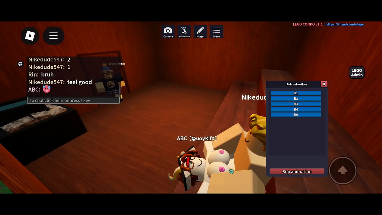 Eu entro em um jogo de porno fa&ccedil;o sexo com uma jogadora e os caras nos viram