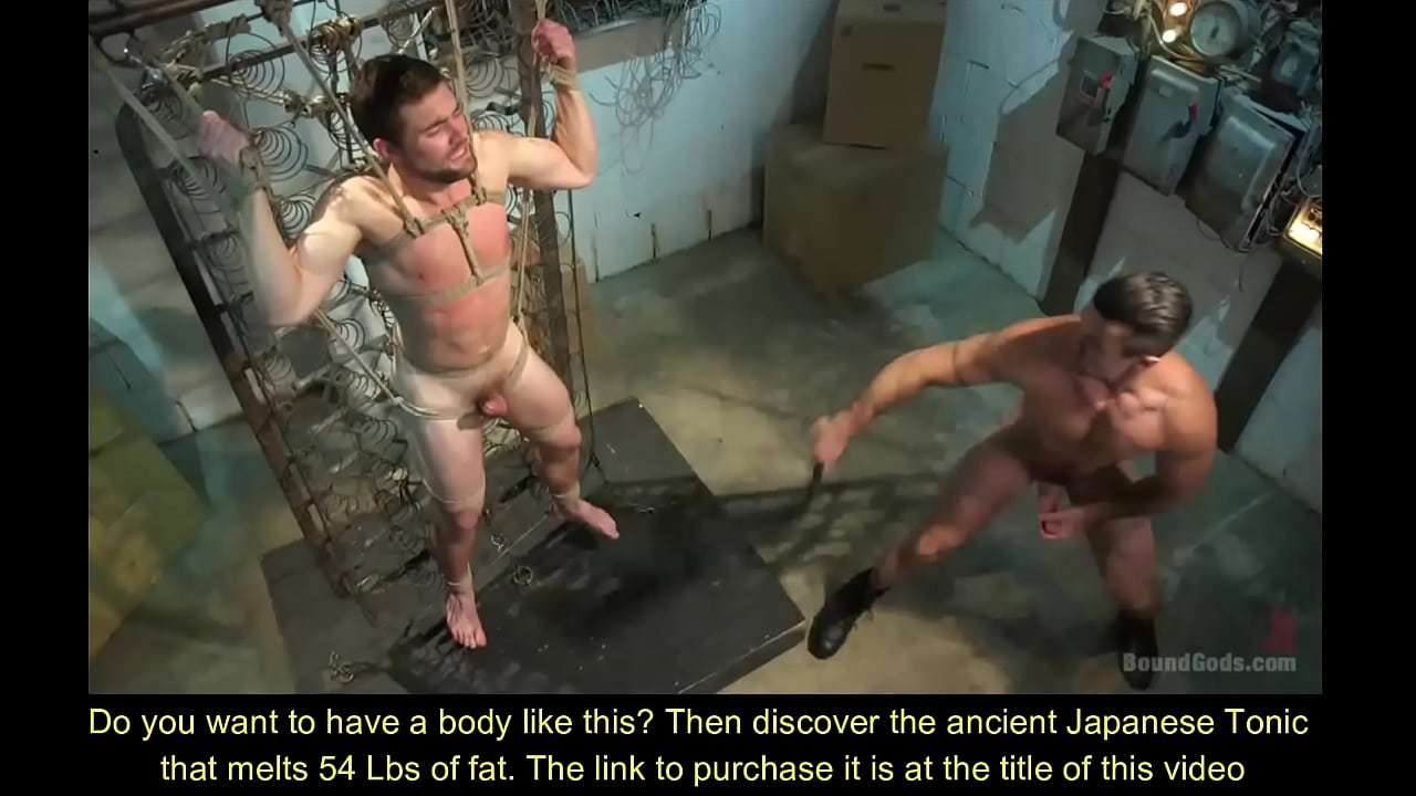 MUSCULAR MAN FUCKING HIS BOTTOM - Get lean at https://bit.ly/2QFYPKn