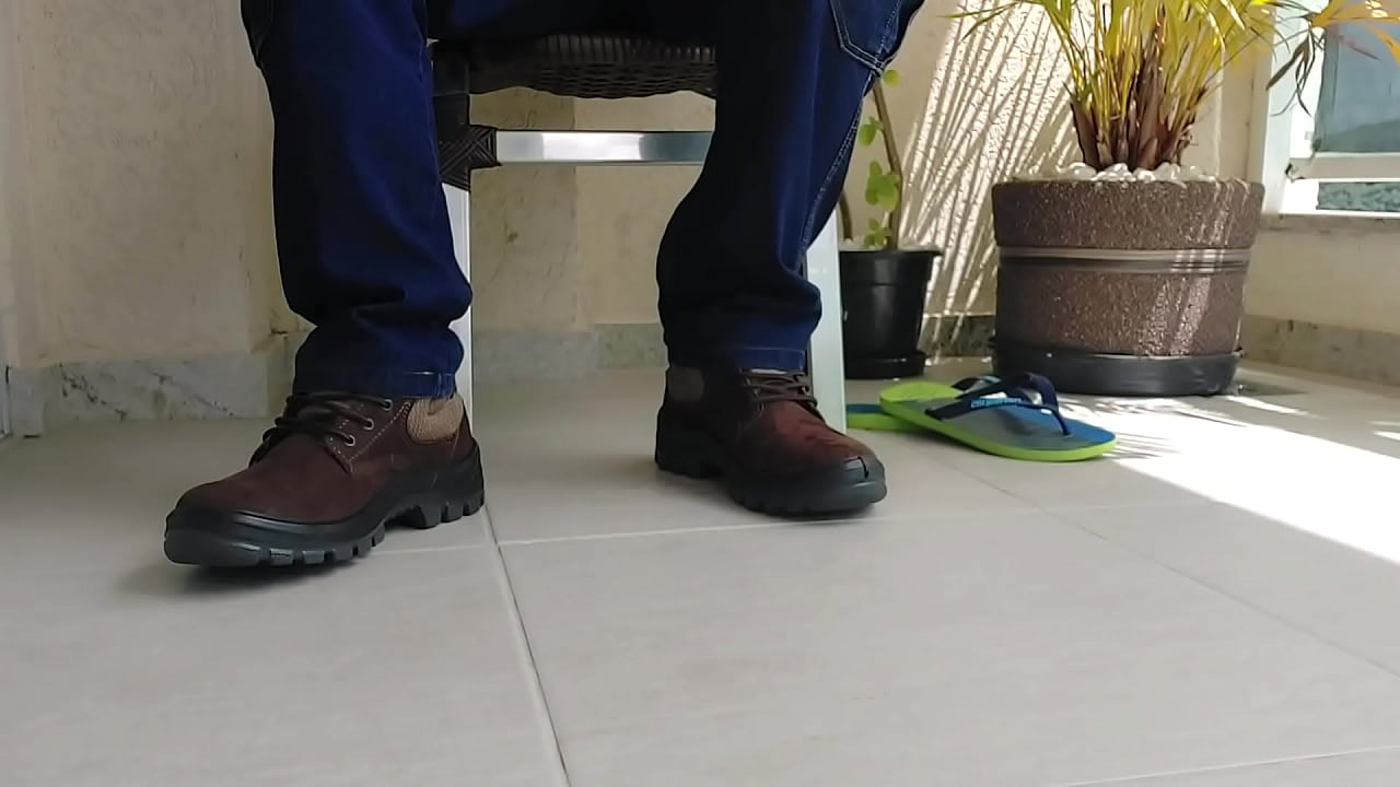 TIRANDO MINHA BOTA DE TRABALHO