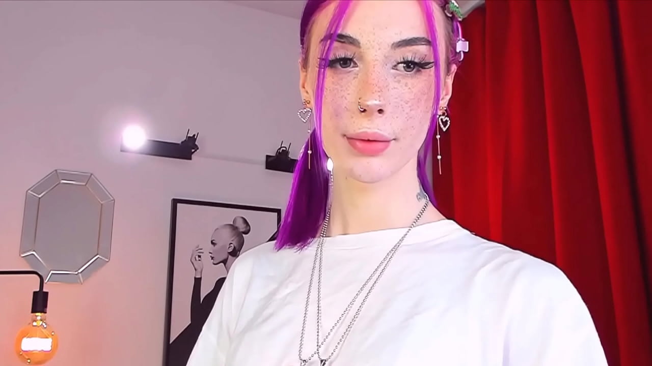 Shemale Showing Her Cute Babecock