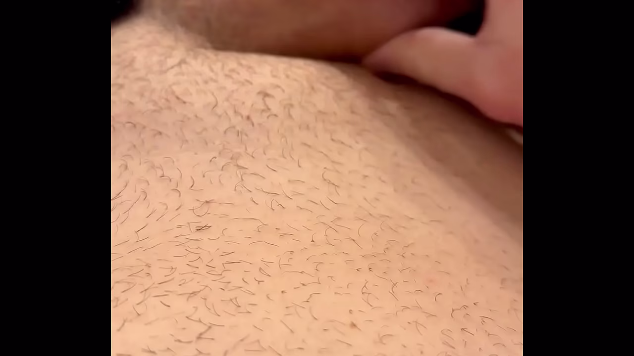 Deutsche Daddy Stimme dominiert dich mit harter Beule in engen Jeans - PhantomGentX