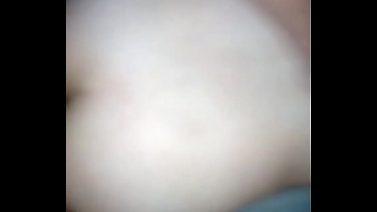 Safada de quatro entrando na rola