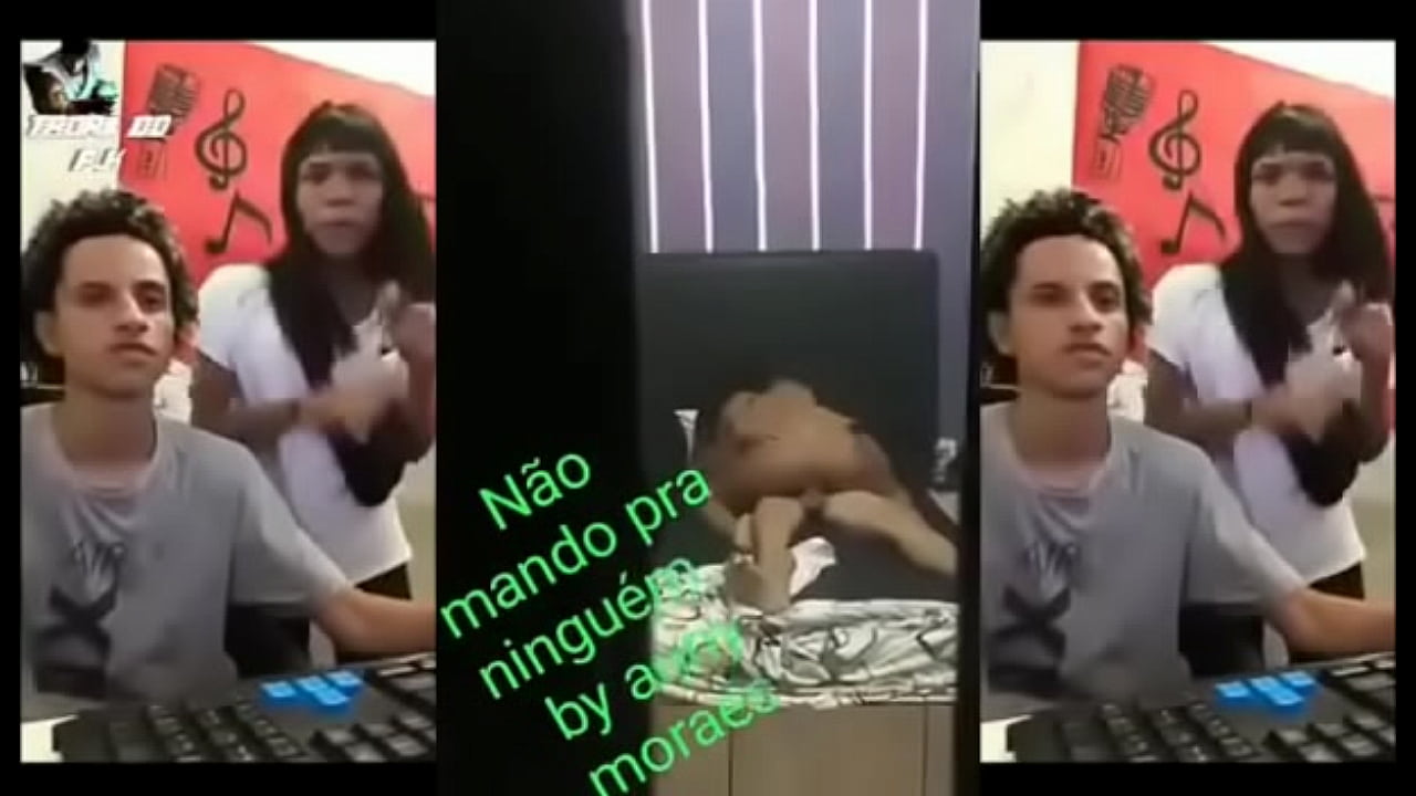 DJGabrieldoborel e McLucy transando no sof&aacute;