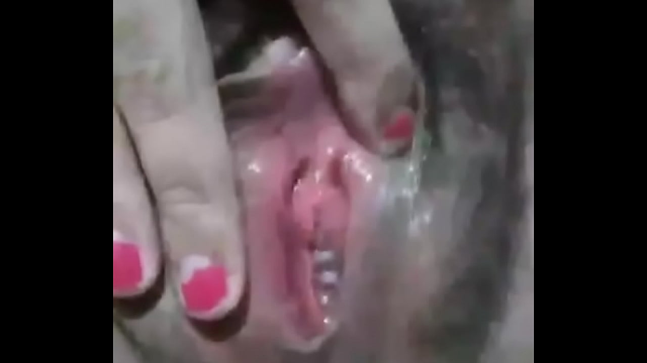 Se toca su concha por mi