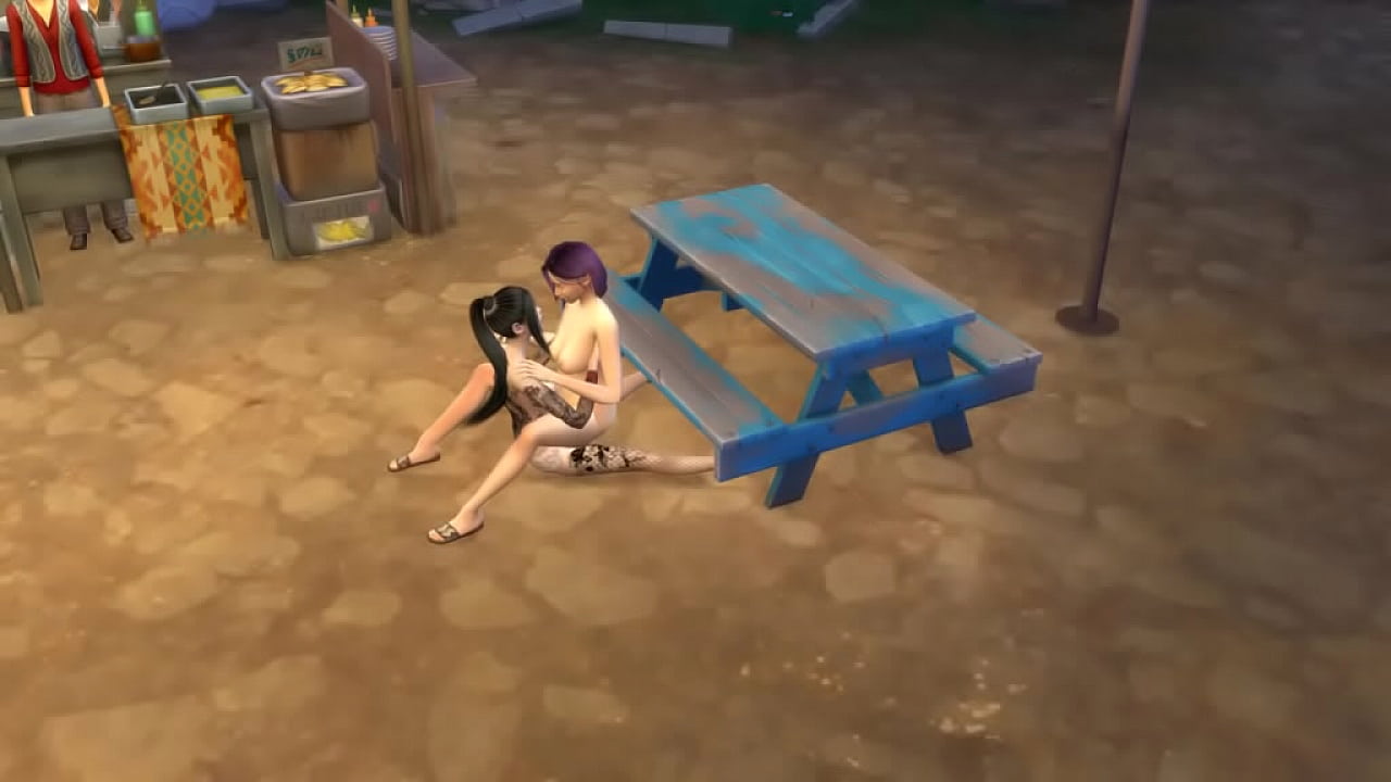 Дед с черным членом трахнул двух сочных узкоглазых лесбиянок на глазах у местных жителей