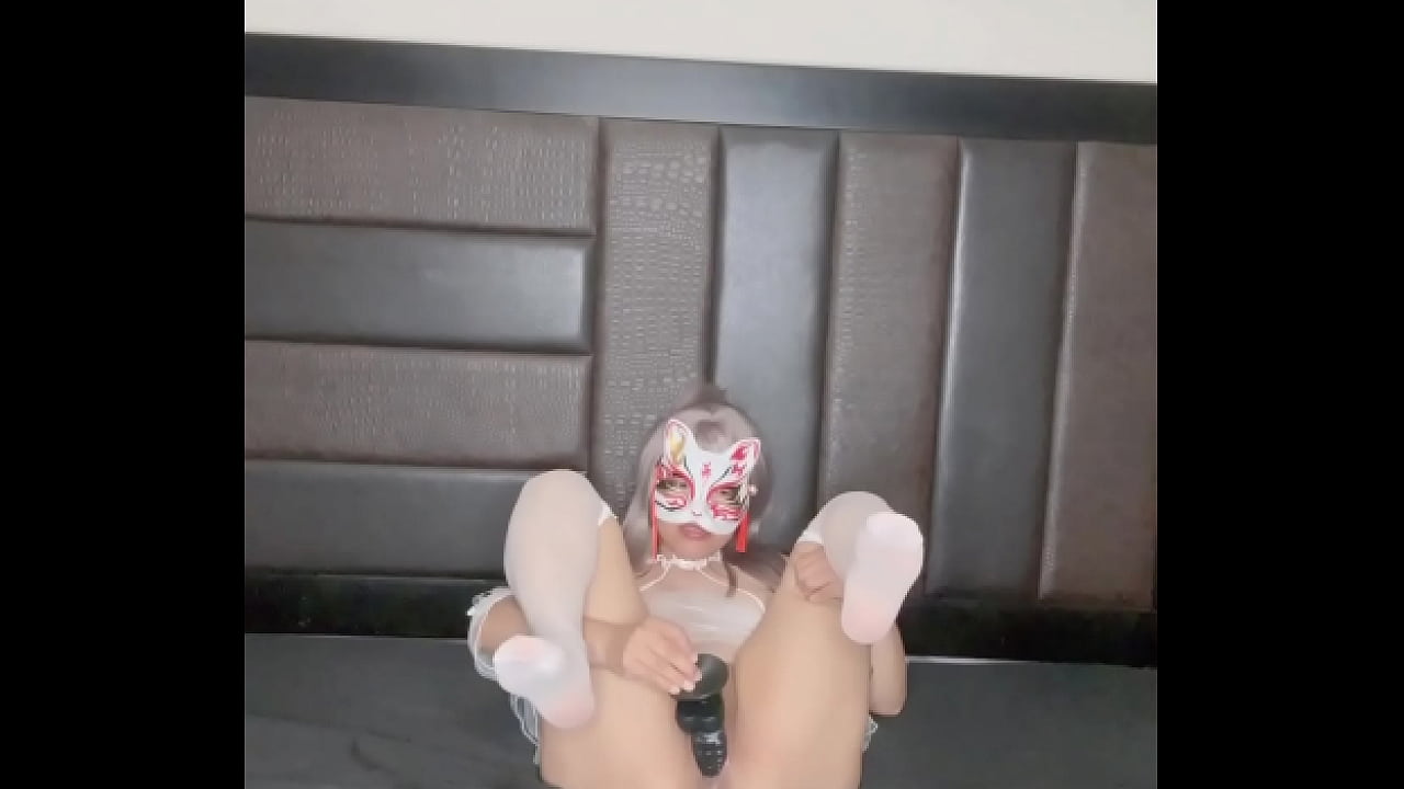 Reventandone el co&ntilde;ito con verga negra