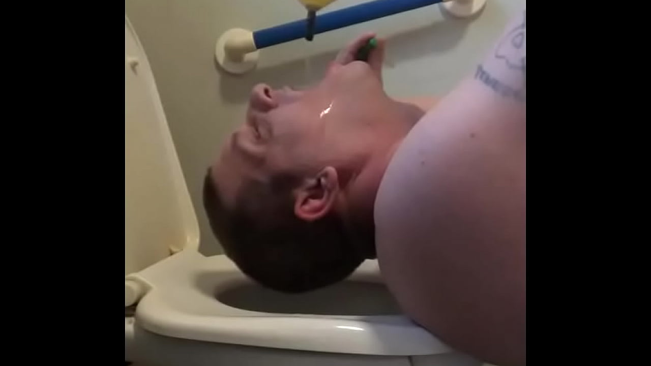 i will lay down for lovers with my mouth wide open for your piss