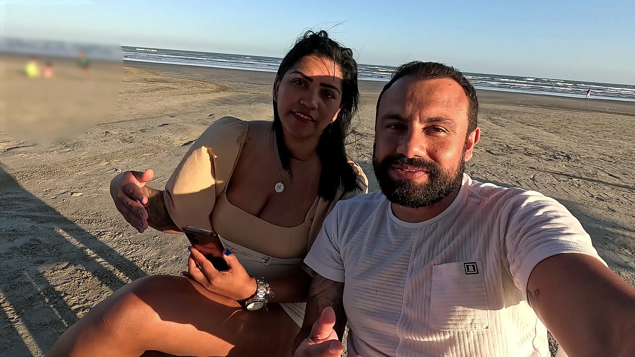 Cuspe e Toma no Cuzinho: Foda Anal em P&uacute;blico na Prai