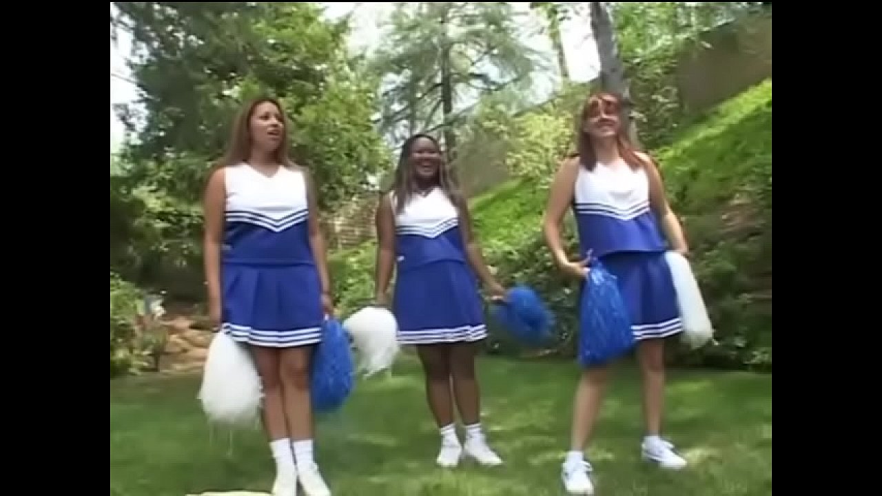 Muscular guy licks a delicious ass of sexy latina and fucks her with cancer near the pool