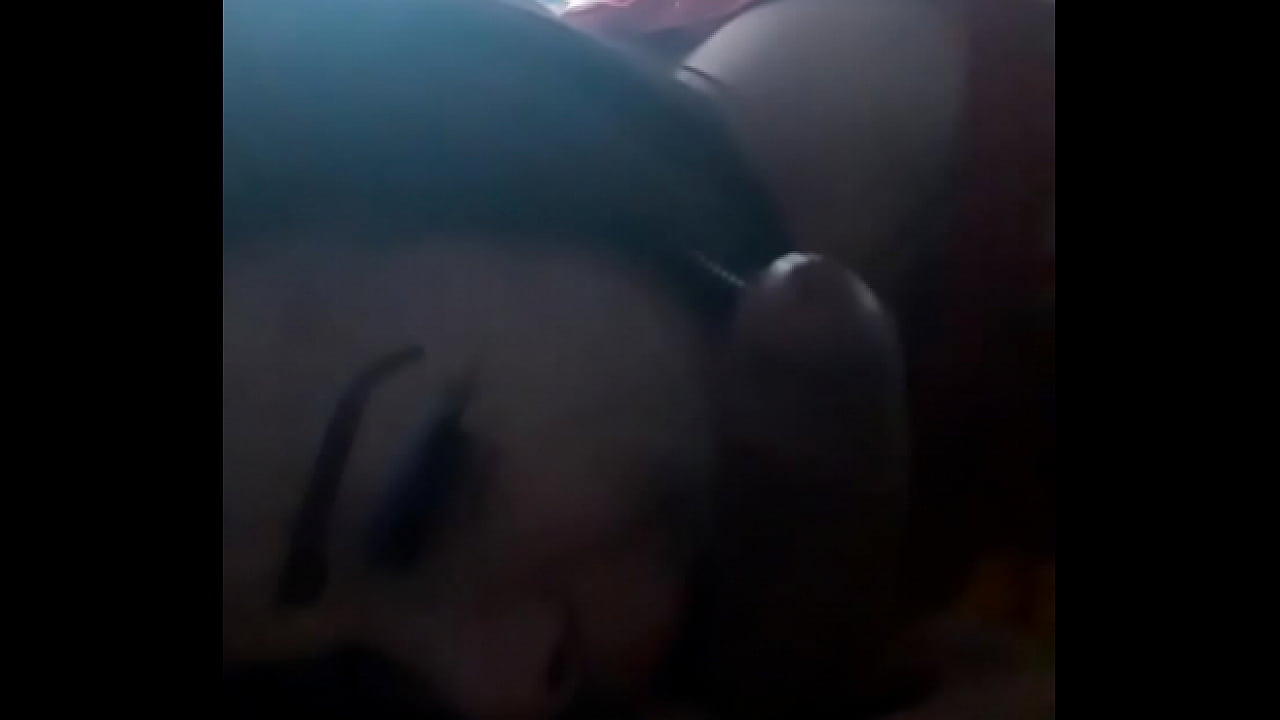 Saboreando un vergon grande y grueso me hecha la leche en la boca