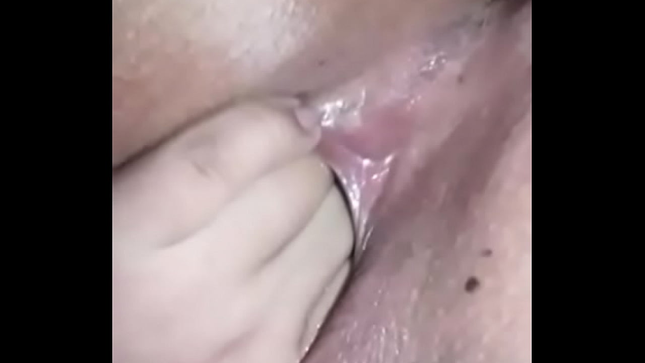 Chica caliente acabando