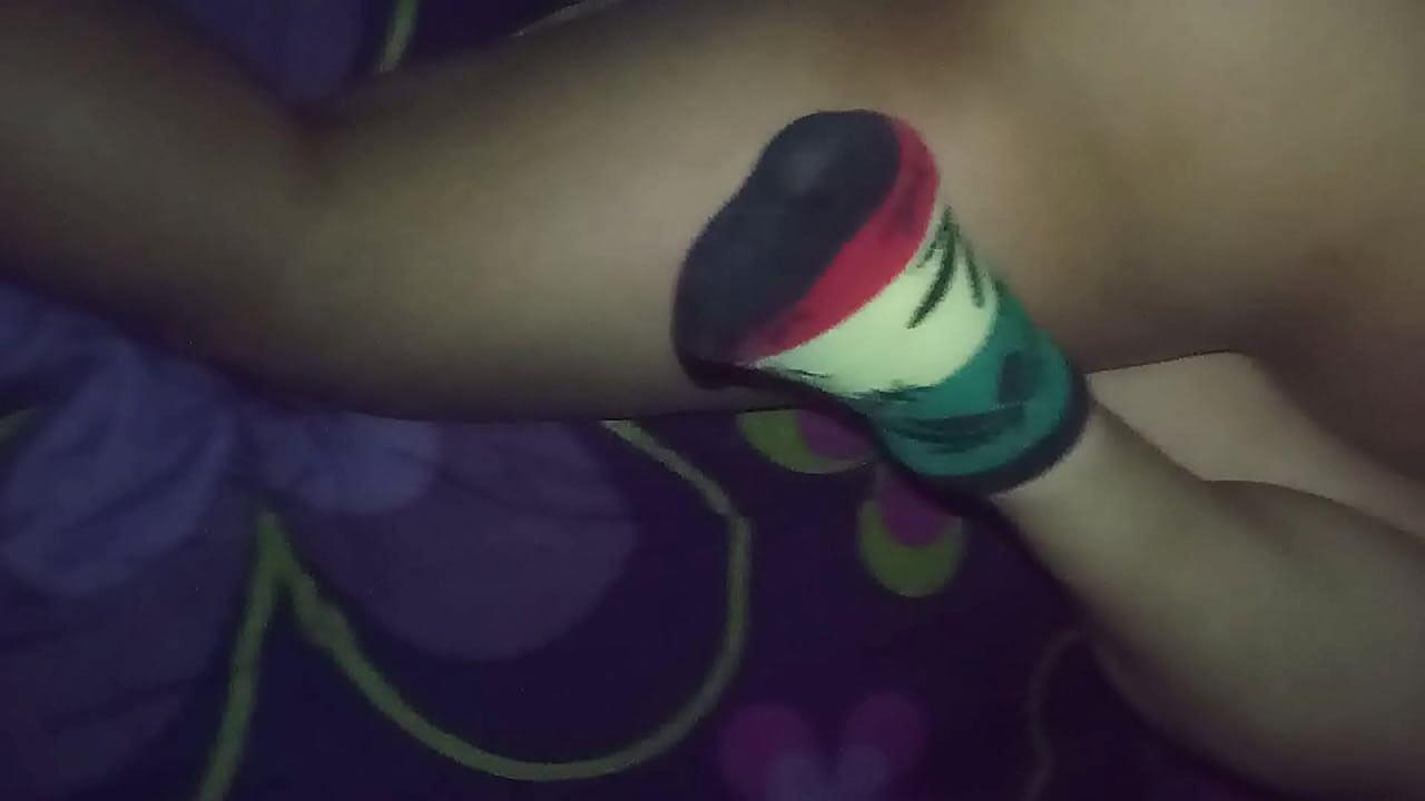 Amigo cogiendo a mi esposa se besan apasionadamente