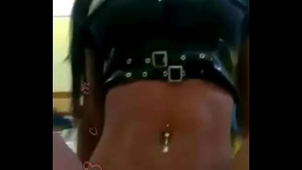 Novinha pauzuda de Campinas-SP gozando gostoso dando o cuzinho