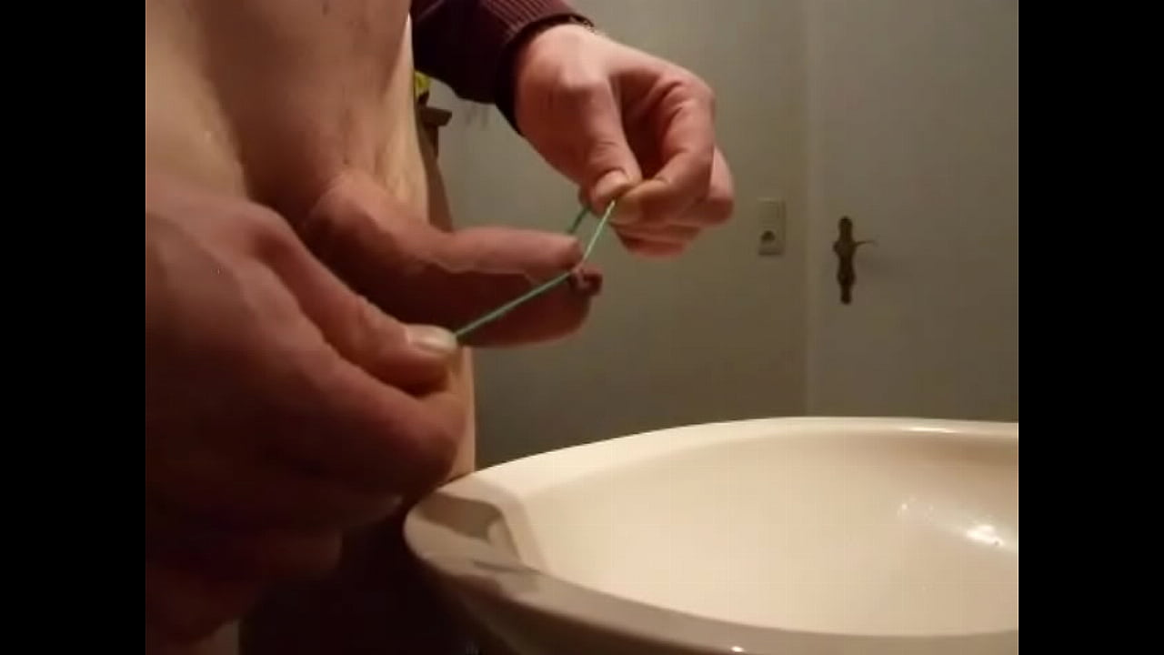 foreskin stretching by peeing