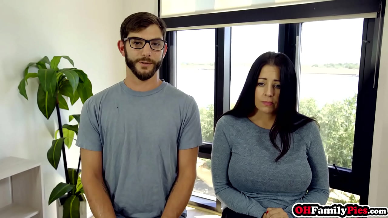 Skinny blonde latina shaking her bubble butt on a huge meat