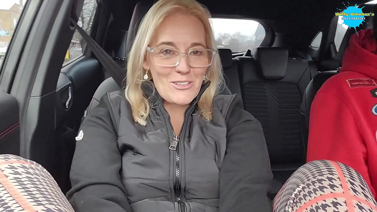 Amateur couple driving and fucking