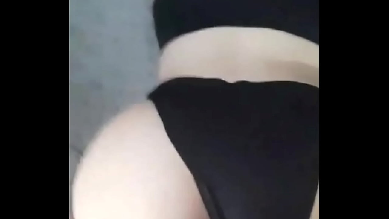 LA VECINA LE ENCANTA SALTAR EN MI VERGA CULONSISIMA