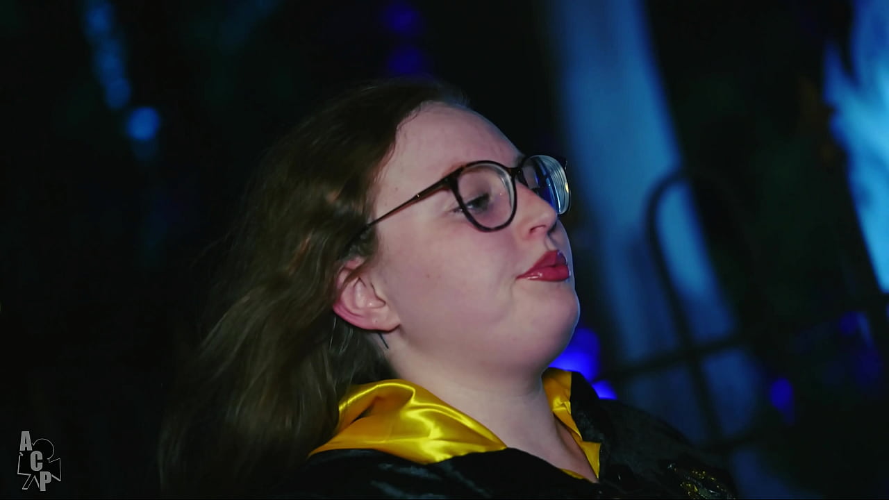 BBW Slut Gets Fucked By A Clown Dressed As Harry Potter LMAO