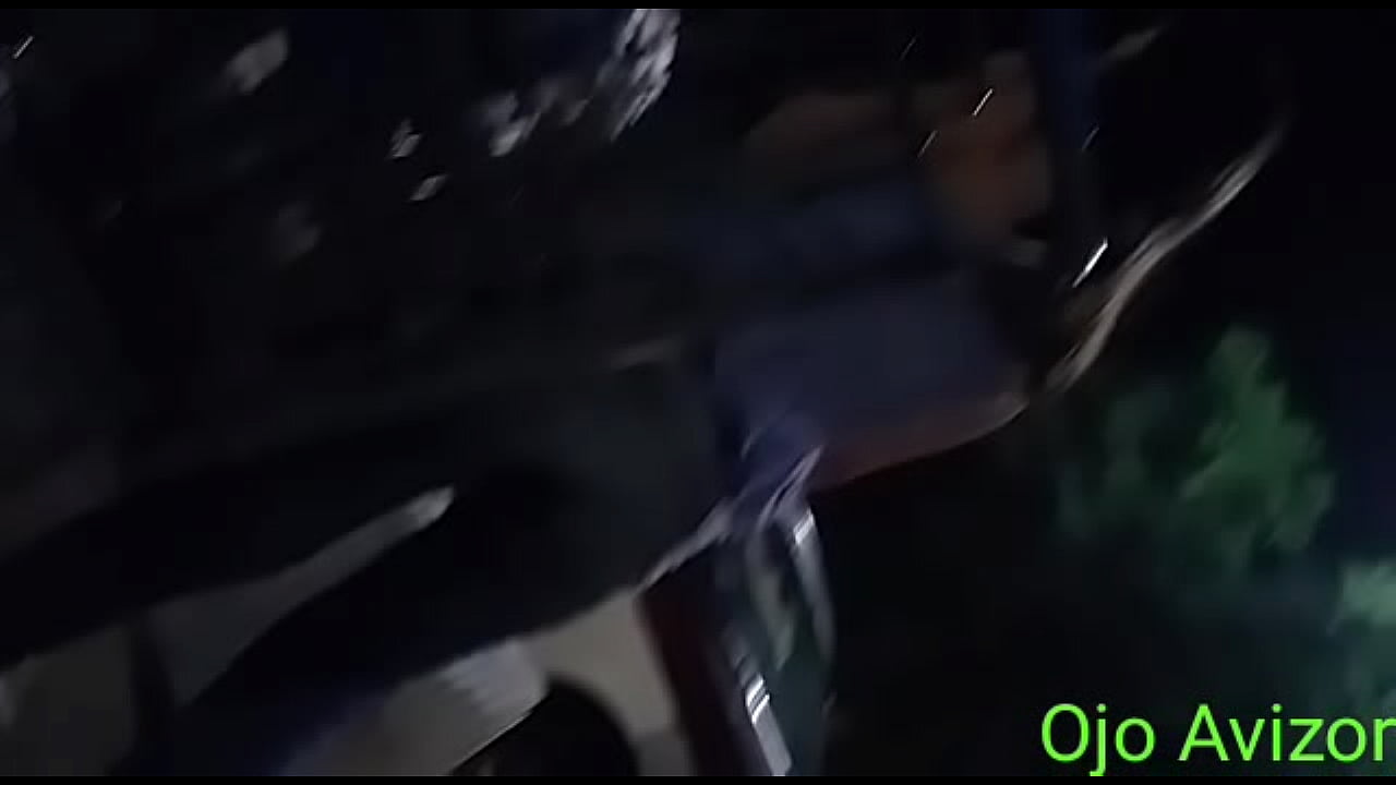 viendo cono ojo vizor a nena de noche