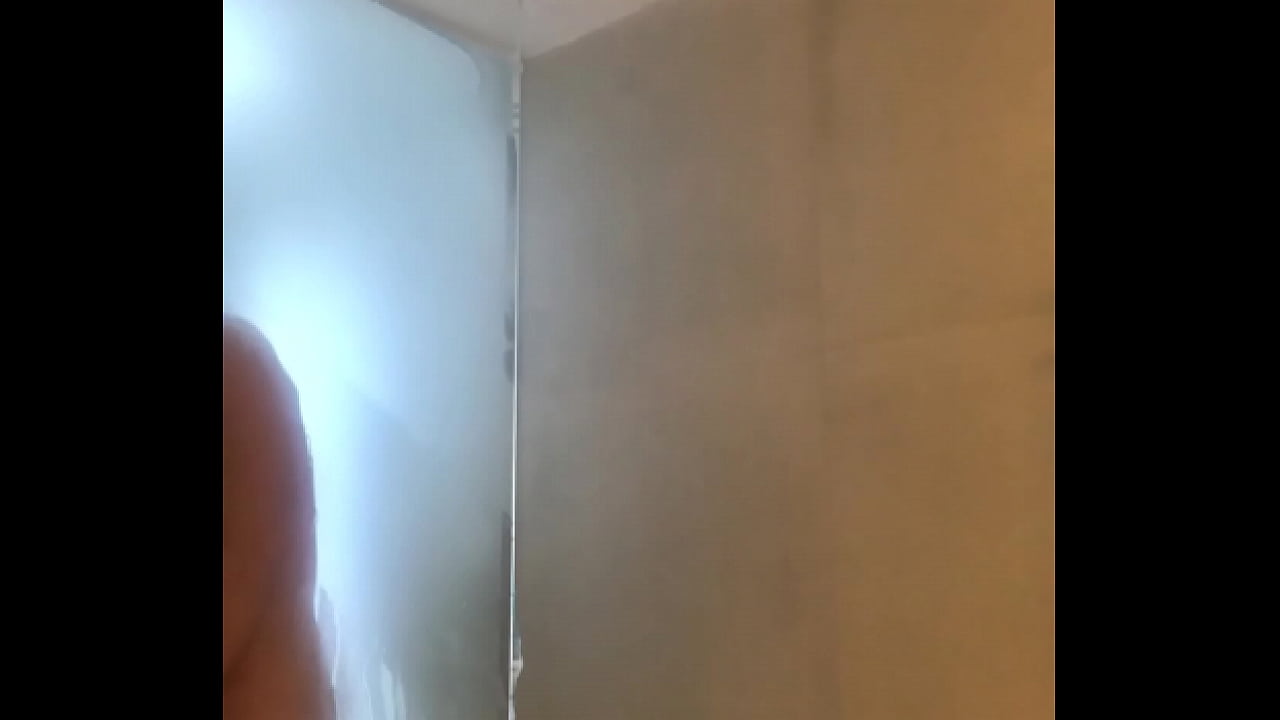 A fast shower before the shooting, jetting ready for action!