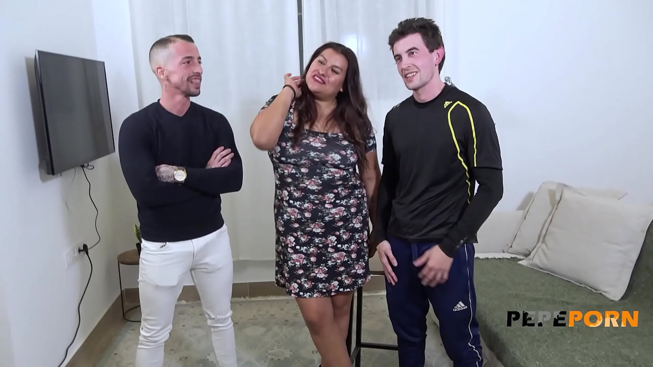 Karla Dur&aacute;n: She's curvy, she's curious and wants a THREESOME!