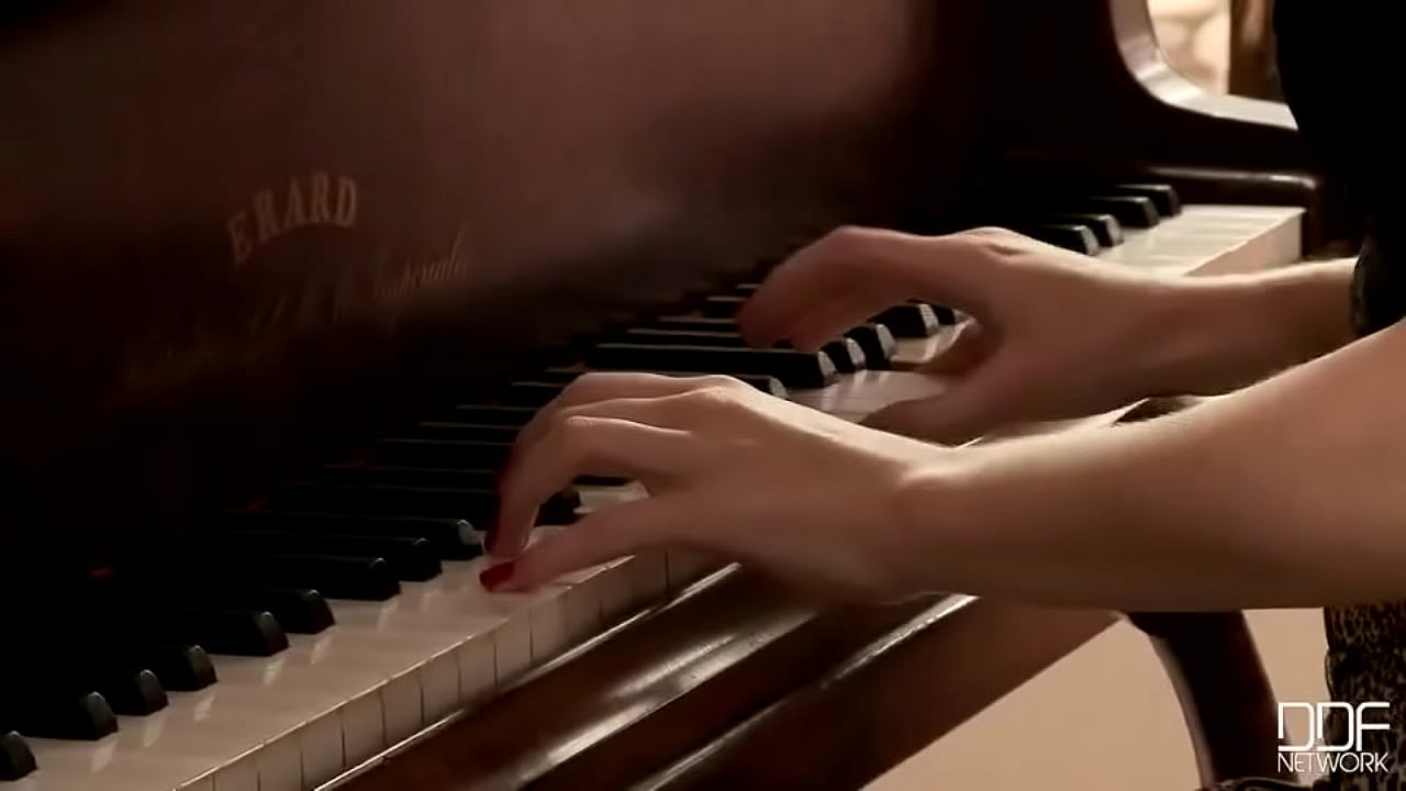 Making sweet pussy music