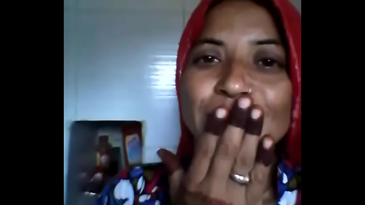 Suman Dhunwa sexy aunty