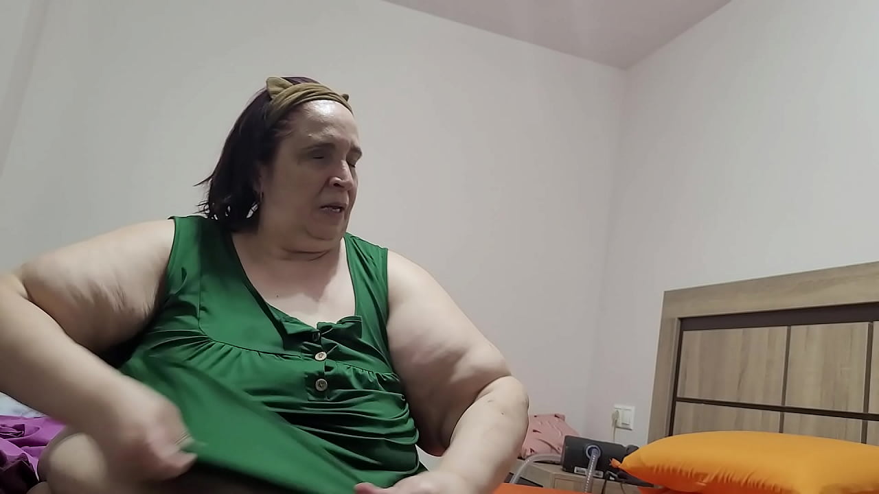 Coolmarina. Gorda madura. Placer en chocho y culo con lo que sea