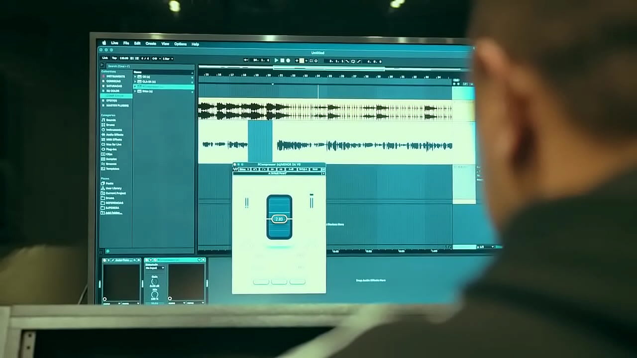 Novinha cantando com muito tes&atilde;o