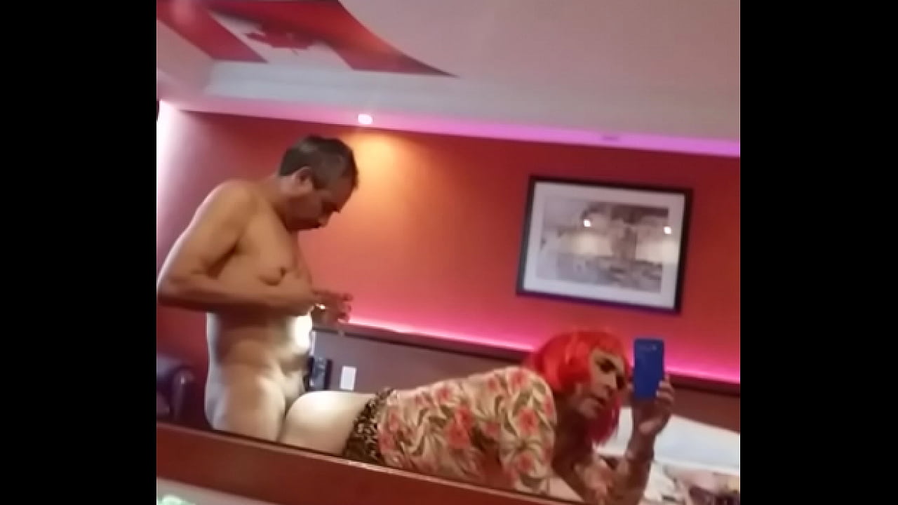 Dress as women gilpasivosumisodf on "Love sofa"