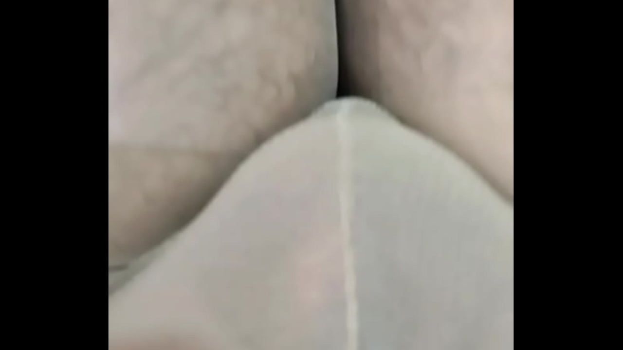 Riqu&iacute;sima travesti desnuda, en zapatillas y mis pantimedias