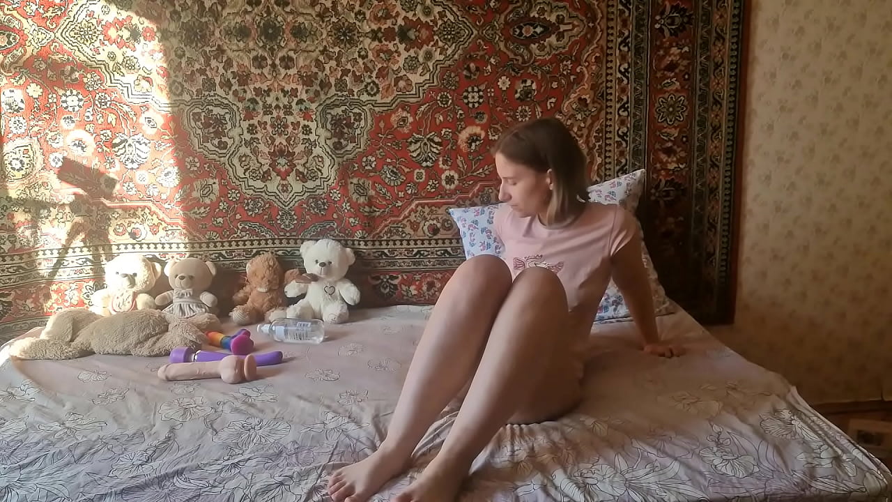 Girl have sex at home fucks hairy pussy with a toy and cums