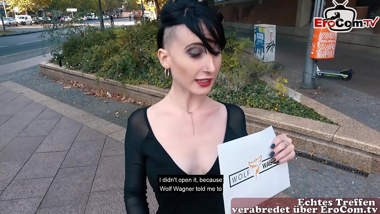 Deutsche d&uuml;nne punkerin l&auml;sst sich zum Sex &uuml;berreden beim Sexdate &uuml;ber EroCom Date