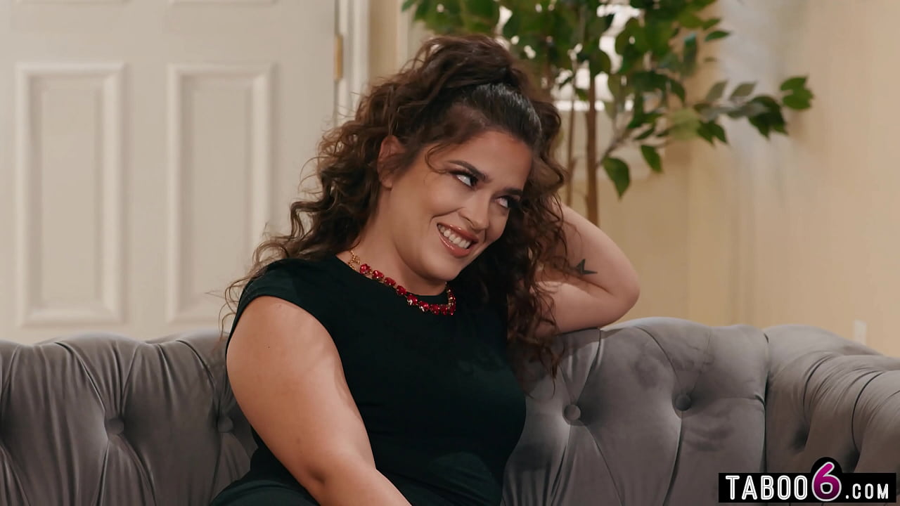 Big booty latina MILF rented a holiday home but the black owner came in