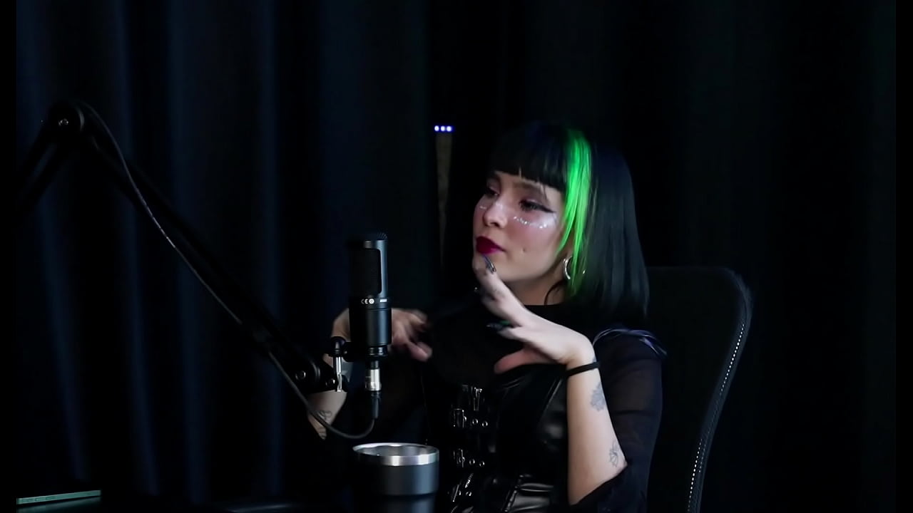 Desistiu de entrar na SG, vendia nude escondida do namorado, dava aula de f&iacute;sica e seu primeiro programa foi estranho - Carol RHCP (SHEER/RED)