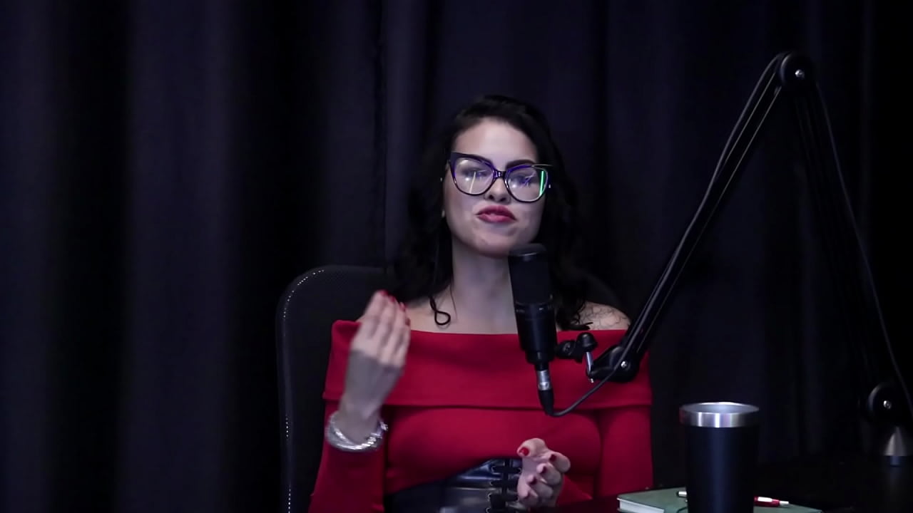 Come&ccedil;ou fazendo fotos sensuais, conversou no seu primeiro atendimento, explicou sobre SG, sempre foi safada, e transou na rua - Annie Clementine (WATCH ON: SHEER/RED)