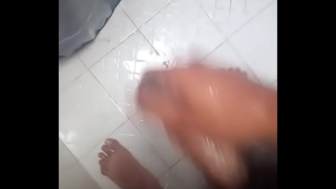 Ba&ntilde;&aacute;ndose hombre